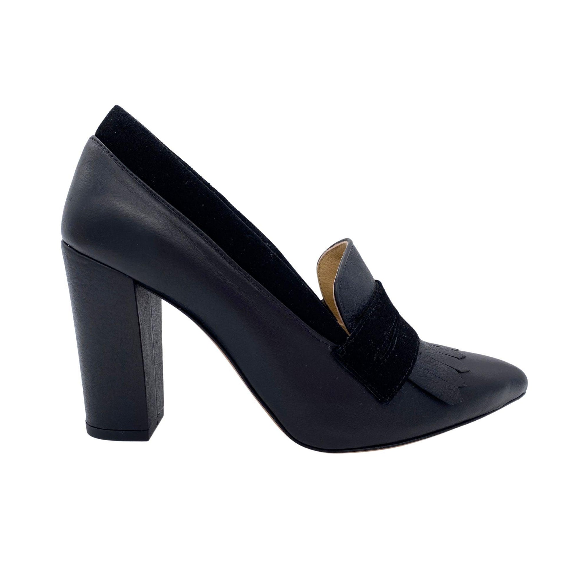 Pumps in Schwarz, rechte Seite – nachhaltiges Leder und dezenter Absatz