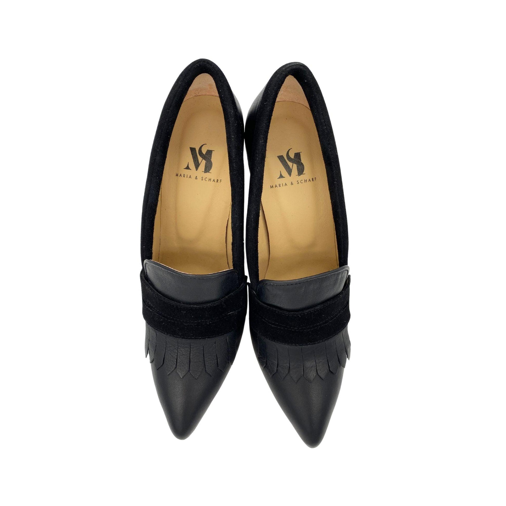 Paar eleganter Pumps in Schwarz – Ansicht von oben, harmonisches Design und hochwertiges Finish